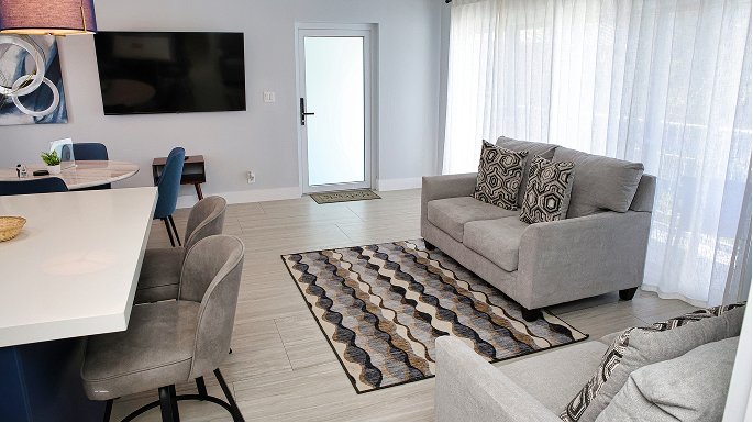 suite 6 gallery 8